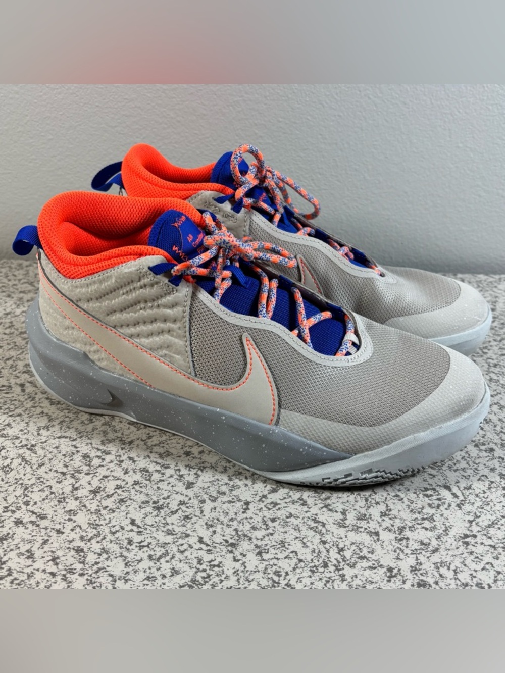Nike Boys Size 7Y Team Hustle D10 Desert Sand Basketball Shoes (CZ4179-001) EUC